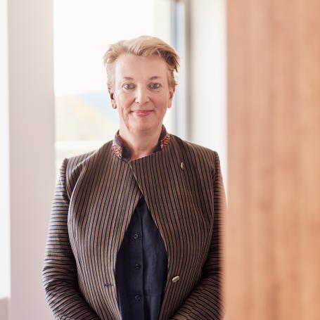 Dr. Almut Wieland-Karimi